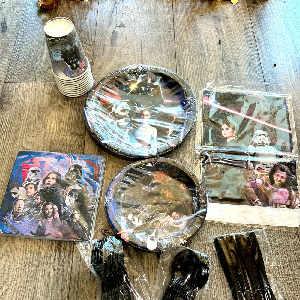 Star Wars Birthday Party Supply Set - Cups, Plates, Tablecover, napkins